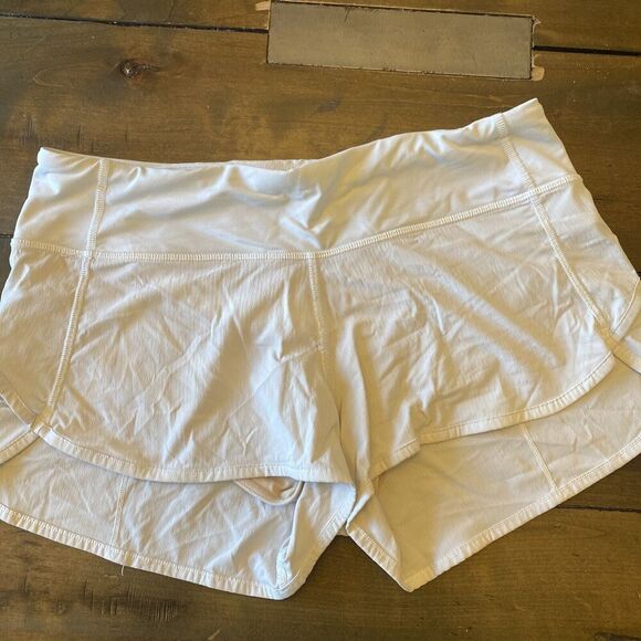 Lululemon Light Gray Shorts Size 6 Lined Hotty Hot‎ running active gym - Picture 1 of 7